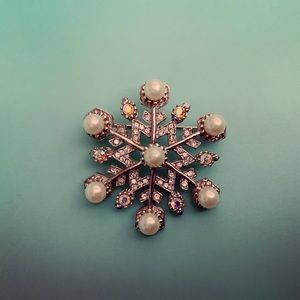 Snowflake pin